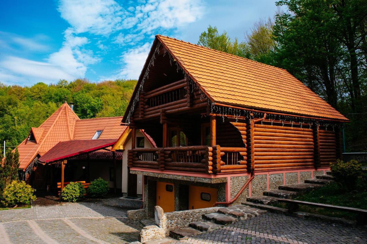 Toursit Complex Polyana Kvasova Hotel Exterior photo